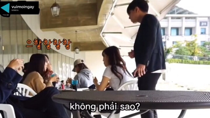 Phản ứng khi thấy bên cạnh diễn ra dịch vụ thuê bạn trai p1 #haihuoc