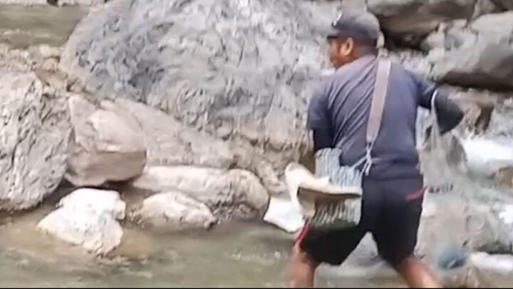cast net fishing in Nepal | himalayan trout fishing |