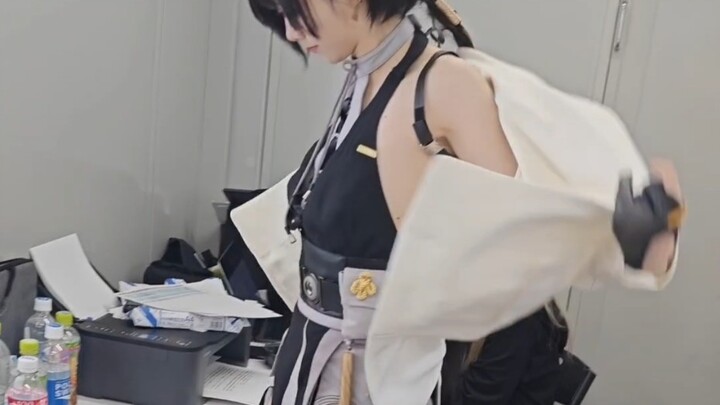 Cosplay thesis defense at an overseas manga expo? Is this for real...?