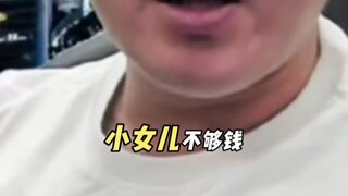 مدير المتحف يعلق بحدة على ثلاثة أطفال من البر الرئيسي