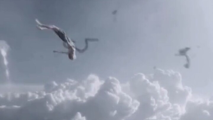 أنا وحيد جدًا، وبعبارة أخرى، أنا حر تمامًا.