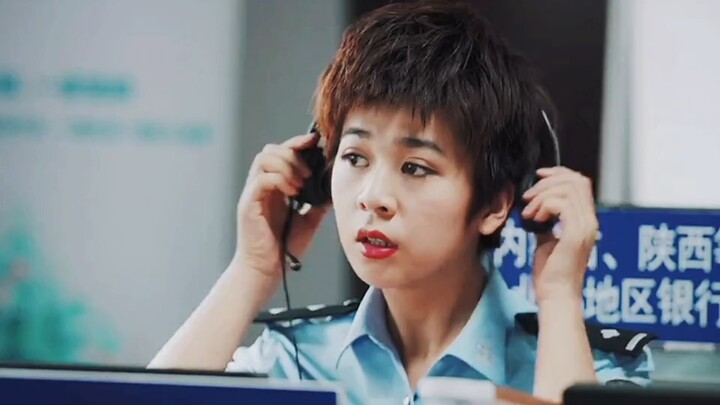 Bà cụ đến ngân hàng rút tiền đi chữa bệnh. Nào ngờ lại gặp phải lừa đảo.