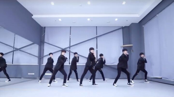 Ketika tarian "You're the One" dipadukan dengan "Tomboy"