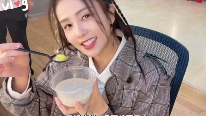 ไป๋ลู่ สุขสันต์วันเต็งหนึ่ง