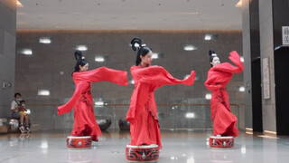 Versi lengkap tarian pan-drum "Xianghe Ge" yang ditampilkan di Museum Suzhou ada di sini