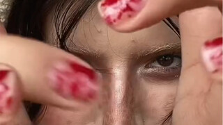 Kuku "berlumuran darah" yang cocok untuk Halloween