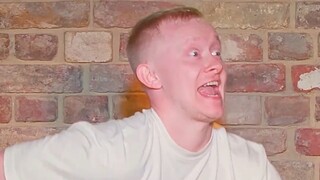 谁能不说一句牛X！英国脱口秀演员模仿球员进球庆祝动作 每个细节都太极致了