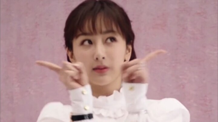 Ah!! Kenapa aku baru lihat video Yang Zi ini? Dia imut banget! Aku suka banget sama ratu drama cilik