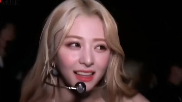 No wonder this video has gone viral overseas with millions of views—Kim Yoon-jung is just too gorgeo