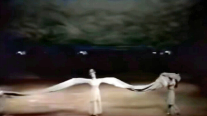 أُقدّر رقص أمي! إنه جميل جدًا، إنها راقصة بالفعل.