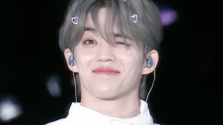 Cứ như thể lại quay về cái thời gian còn gối đầu lên cánh tay của bố Triệt mà ngủ vậy. Bố Triệt nhìn