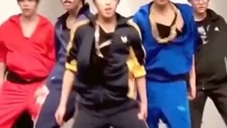 【考古】小绿屋时期的飒气舞蹈，运动装大金链子太抢眼了