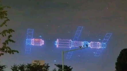 2022 drones lit up the sky to celebrate the 70th anniversary of Southern Airlines, radiating pure te