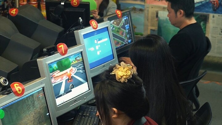 Giờ khuya ở quán net, máy bị treo mới là tuổi thanh xuân của chúng ta!