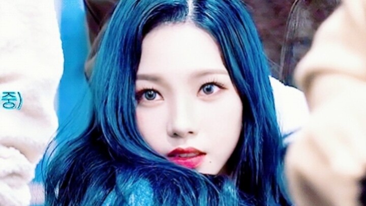 ["Is She the Liu Huang You Keep Talking About?"] I’m completely blown away by this glance—she’s Liu,