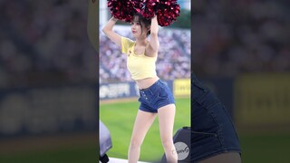 어색한 미소가 오히려 좋아 이주은 치어리더 고민중독 Lee Ju-Eun Cheerleader