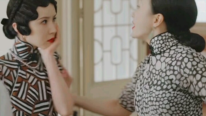 Zhong Ling: Dalam lima menit, tiga tamparan harus mendarat di wajah kalian!