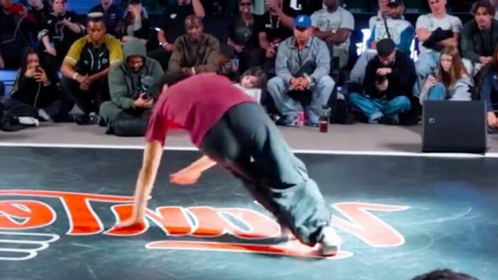 Vũ đạo đường phố đẳng cấp vương giả, anh chàng này trình một loạt động tác quá đỉnh!