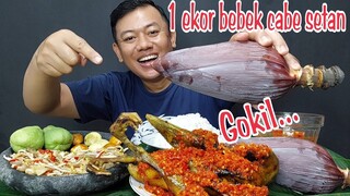 BEBEK GORENG SAMBAL SETAN 1 EKOR + LALAPAN JENGKOL MUDA MENTAH  JANTUNG PISANG + TUMIS KUCAI