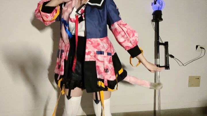 دودل القط الصافي يهز بعذوبة