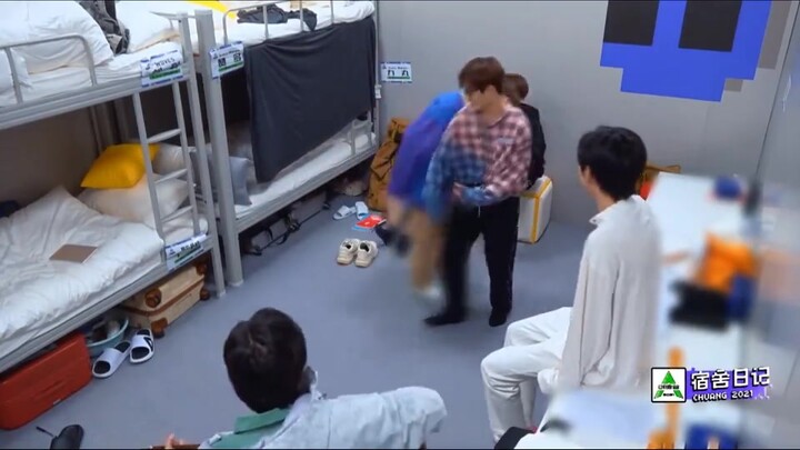 Limaru spontaneously danced to "Love of a Lifetime" too! After finishing, Maruko shyly hid away.