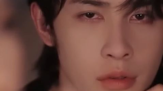 Tak ada yang berani mendekati CEO dingin itu, tapi satu ciumanku menaklukkannya