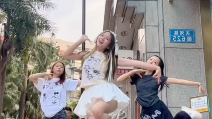 เมื่อคุณและเพื่อนของคุณคิดจะถ่ายวิดีโอ Cha แบบกะทันหัน แต่ไม่ได้ซ้อมเต้น...