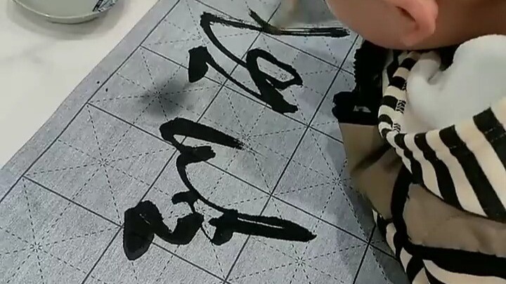 After 60 days of practicing calligraphy with a brush, the characters I suddenly wrote totally blew m