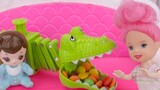 Barbie Theater: Delicious and fun crocodile candy, baby loves it
