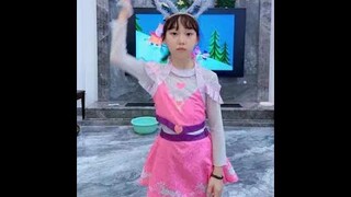 唐舞桐变成外星人了！ #斗罗大陆 #唐三 #小舞 #唐舞桐