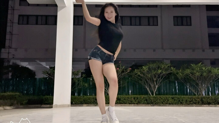 ท่าเต้นเหมือนลูกแมว丨“EXCUSE ME” AOA
