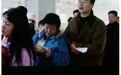 大叔穿着警服嚣张跋扈没想到对方是局长