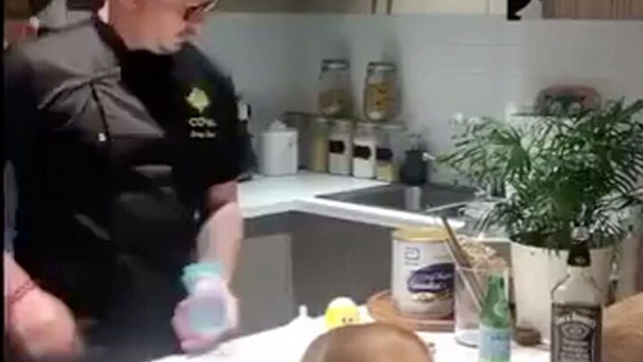 เมื่อบาร์เทนเดอร์นำทักษะการทำค็อกเทลมาใช้กับนมผง