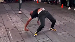 Anh chàng hip-hop đẳng cấp vua, điệu nhảy đường phố khiến ai cũng choáng váng, động tác cuối quá mạn