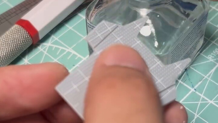 3.1/Buat perisai untuk Heavy Bull Gundam menggunakan lembaran plastik!