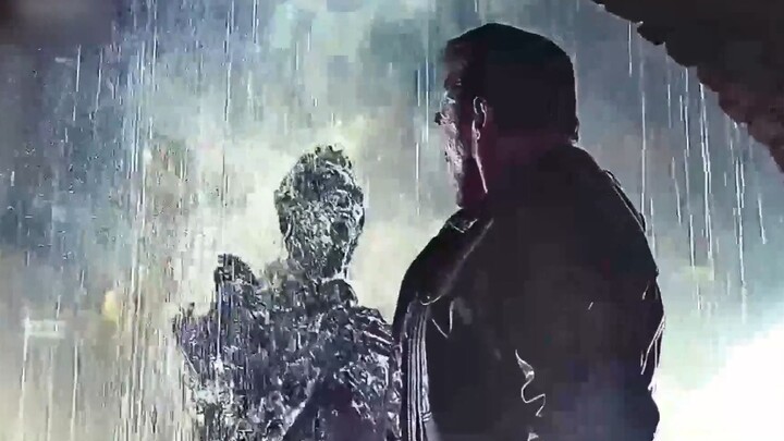 As expected of a dad, he killed the metal man with just one hand. It was so satisfying to watch!