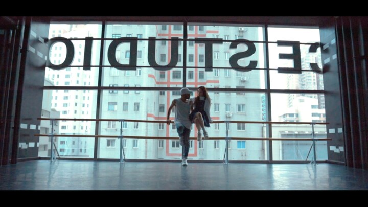 Meng Jia (IFLY) couple dance, send a sweet dance this Christmas