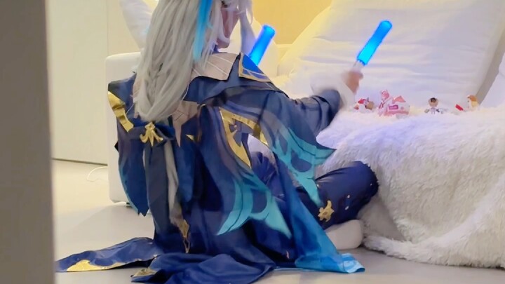 Sau giờ làm, Navelet lại làm chuyện thế này?!