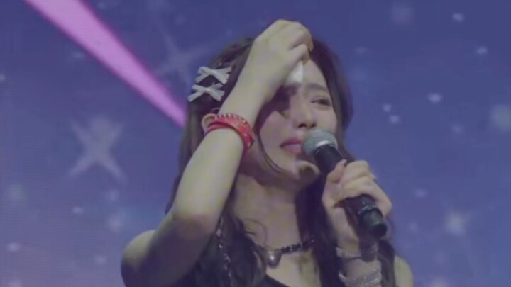Xiao Ting’s heartfelt Chinese thank-you speech at the nine-member group’s disbandment concert—tears 