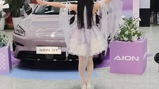 Xiaodan the fairy danced to the moon