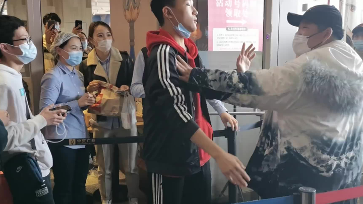 [Genshin Impact × KFC] Xi’an Event Store: Non-Stop Excitement Throughout_bilibili