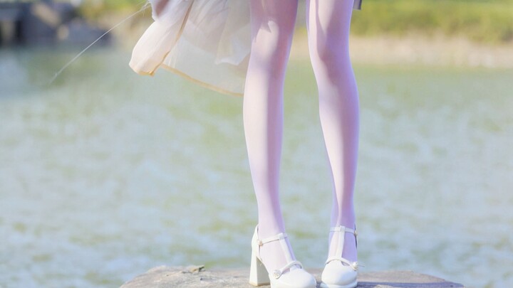 Em là khoảnh khắc ấm lạnh giữa nhân gian