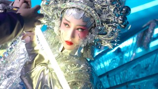 路人说她开了灯一般，关了灯绝了