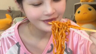 【小石奶凶】Since my boyfriend doesn’t want to eat... then I can only