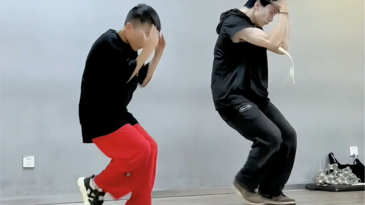 Chỉ cần một khoảnh khắc để làm trò hề cho chính mình #DailyDancePractice