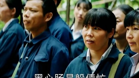 Kakek yang menagih utang malah dipukuli, tak disangka seluruh warga desa turun tangan—pemandangannya