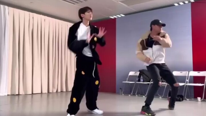 【Wang Yuan】Akhirnya! Kakak Yuan kembali menari! Versi ruang latihan solo untuk “Kisah Cinta Berdarah