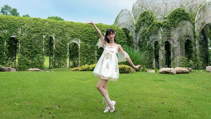 Soda kem và đèn vương miện🍃• ֊ •🍃Một mảng xanh tươi, nhảy múa suốt cả mùa hè