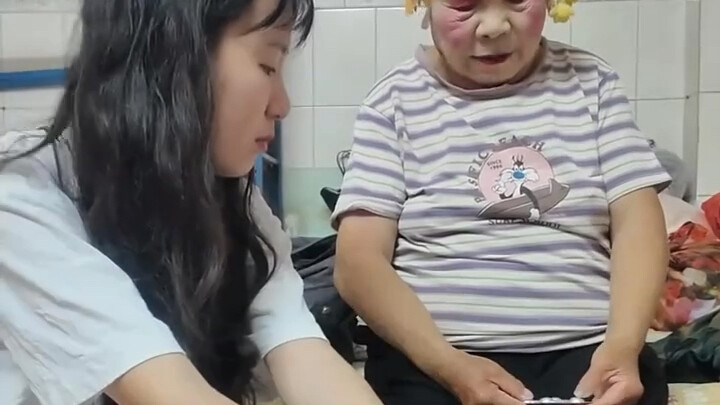 น้ำเสียงร้องเพลงของเธอไม่ใช่การสวดภาวนา แต่เป็นการต่อต้านโชคชะตา