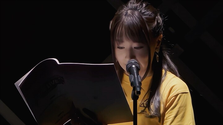 The voice actors of each character dubbed the characters on the spot, and the characters were played
